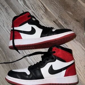 JORDAN 1 RETRO HIGH OG 'BRED TOE'